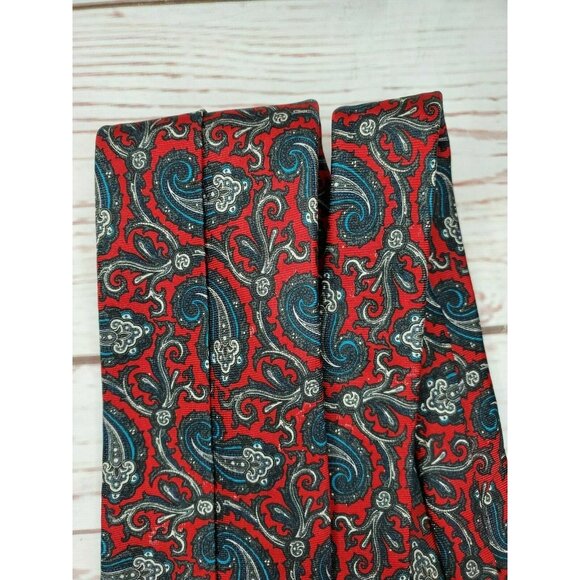 John Clarendon Multicolored Paisley U.S.A Made %100 Silk Tie - Picture 7 of 11